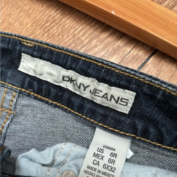 DKNY Women Straight Leg Blue Jean Size 6 - Picture 8 of 8